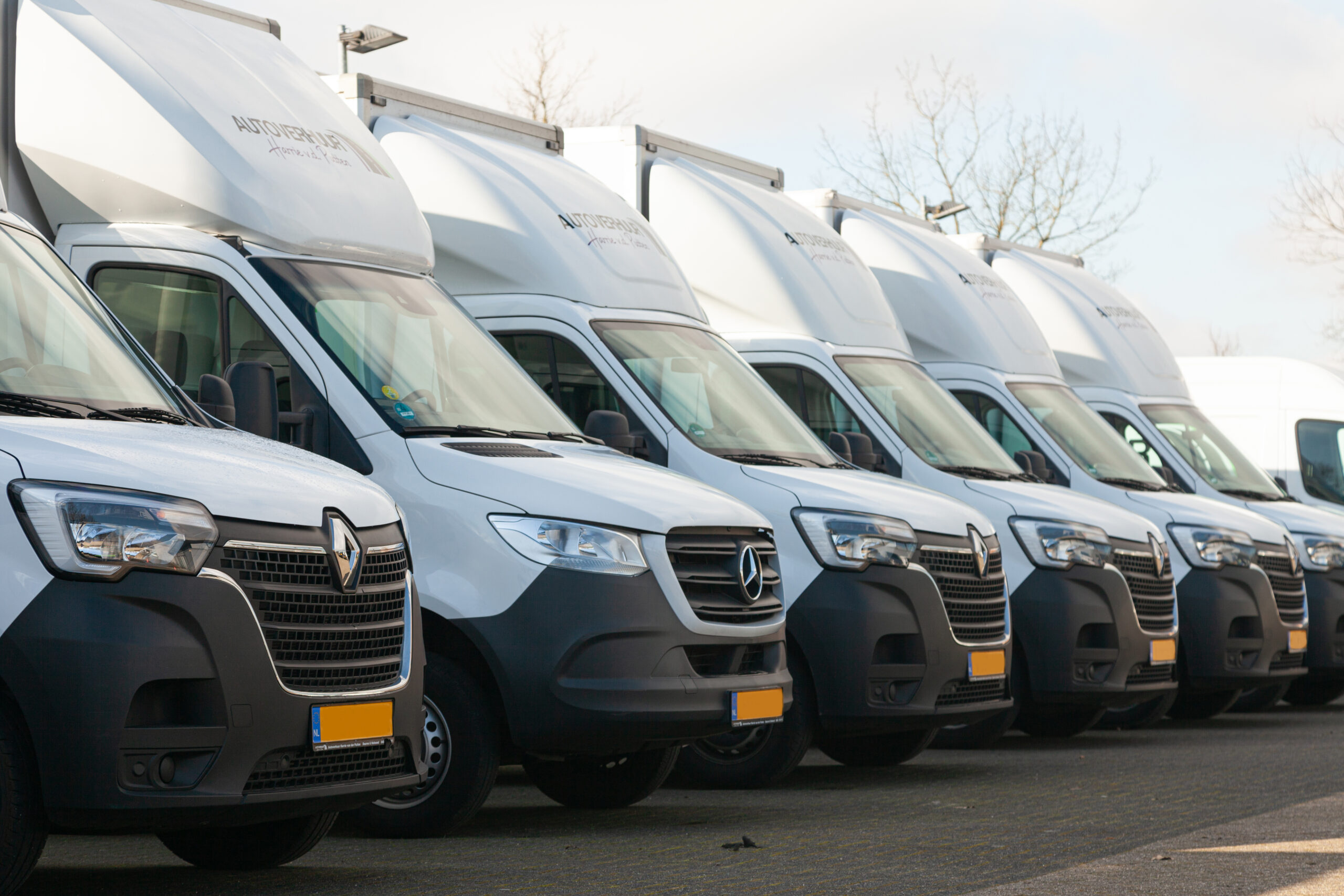Verhuiswagen bakwagen met laadlift huren Helmond Deurne